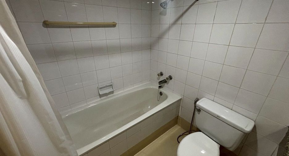 For rent 2 bedrooms condo in Khlong Toei, Bangkok