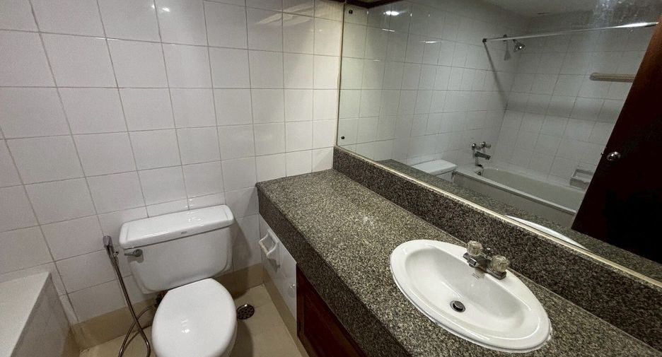 For rent 2 bedrooms condo in Khlong Toei, Bangkok