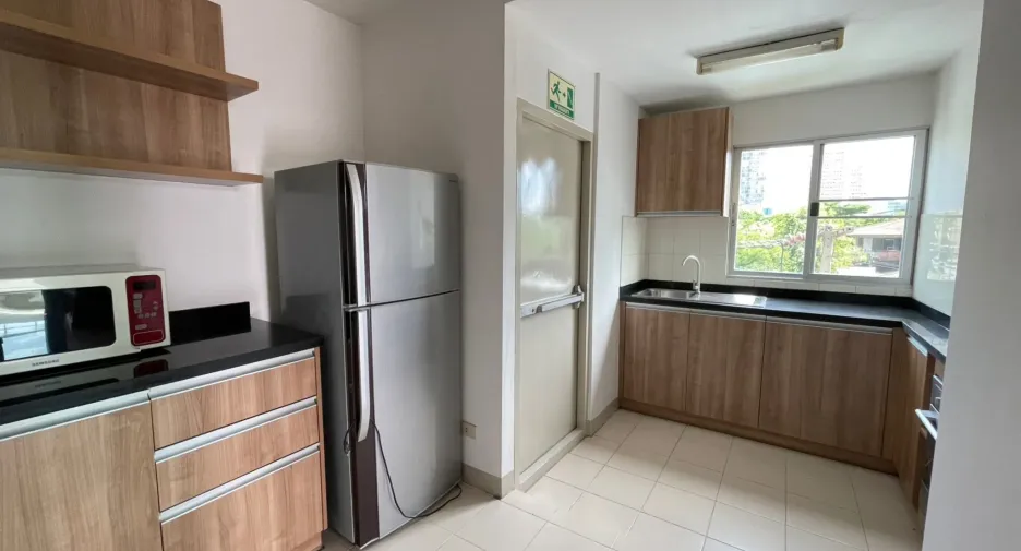 For rent 3 bedrooms condo in Khlong Toei, Bangkok