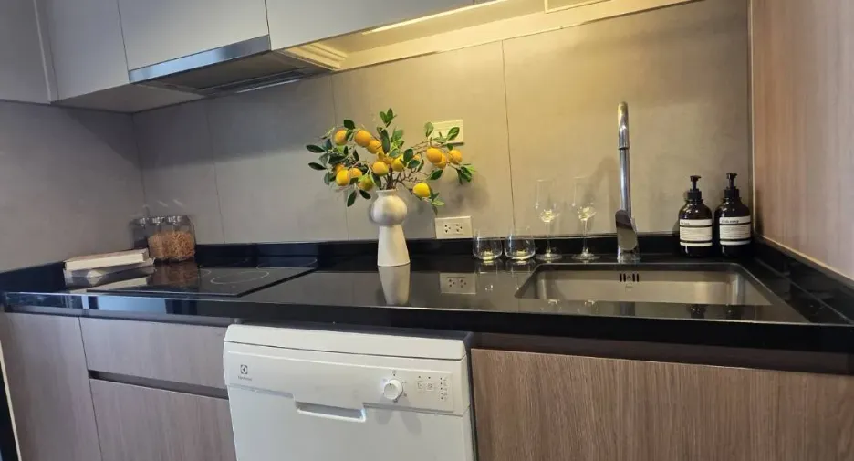 Condo en alquiler de 3 habitaciones en Khlong Toei, Bangkok