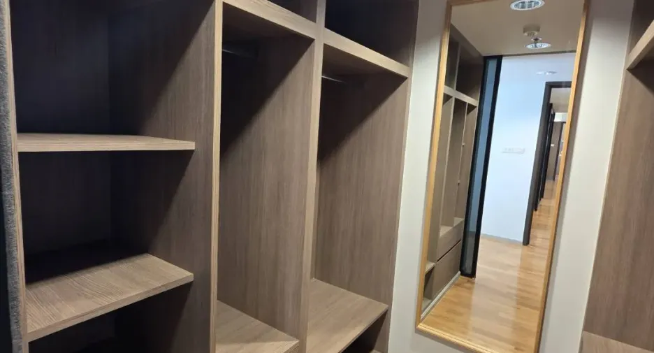 Condo en alquiler de 3 habitaciones en Khlong Toei, Bangkok