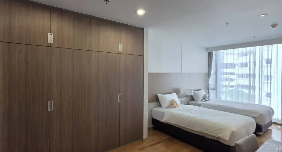 Condo en alquiler de 3 habitaciones en Khlong Toei, Bangkok