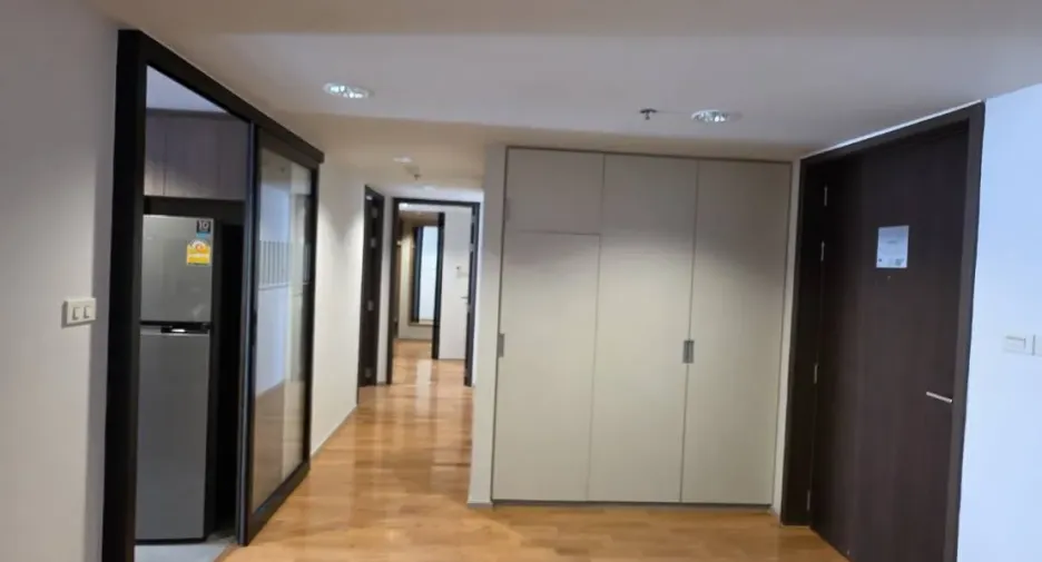 Condo en alquiler de 3 habitaciones en Khlong Toei, Bangkok