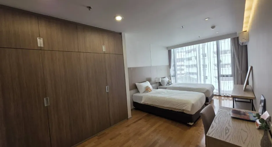 Condo en alquiler de 3 habitaciones en Khlong Toei, Bangkok