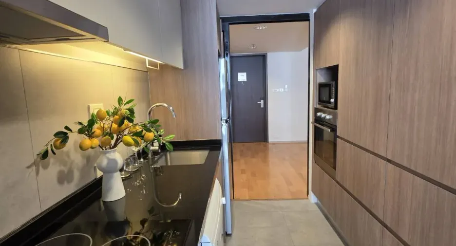 Condo en alquiler de 3 habitaciones en Khlong Toei, Bangkok