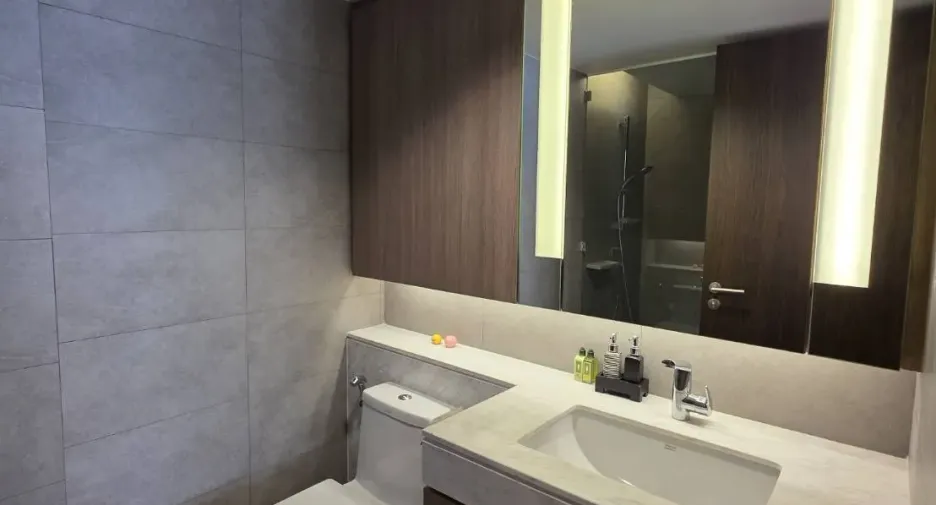 Condo en alquiler de 3 habitaciones en Khlong Toei, Bangkok