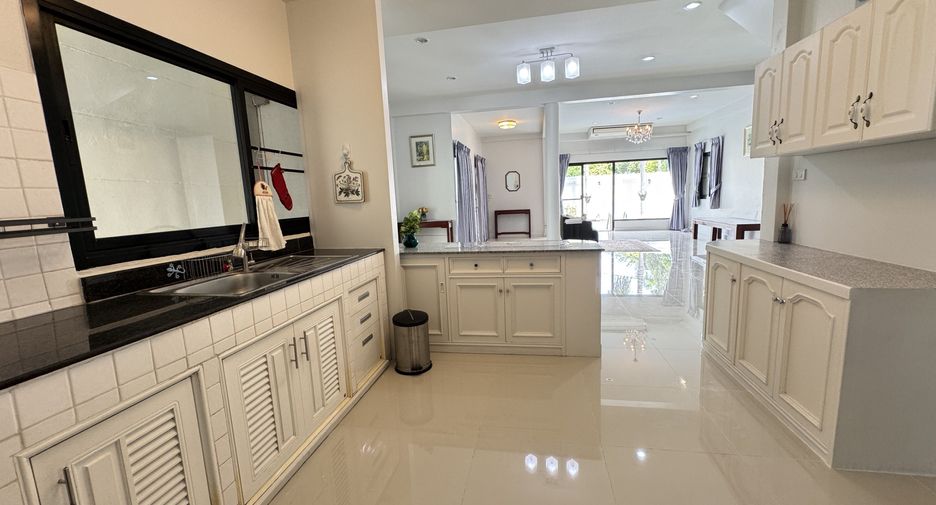 For rent 3 ベッドルーム house in Watthana, Bangkok