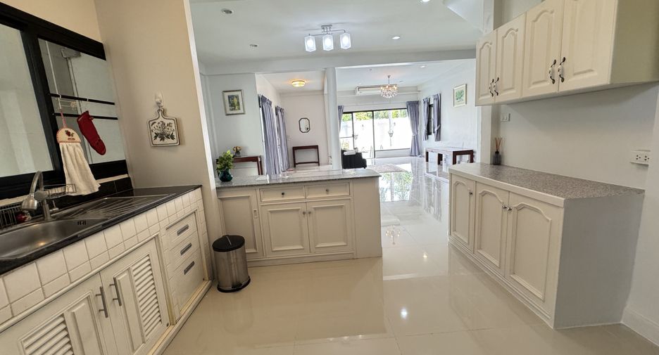 For rent 3 ベッドルーム house in Watthana, Bangkok