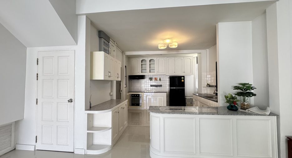 For rent 3 ベッドルーム house in Watthana, Bangkok
