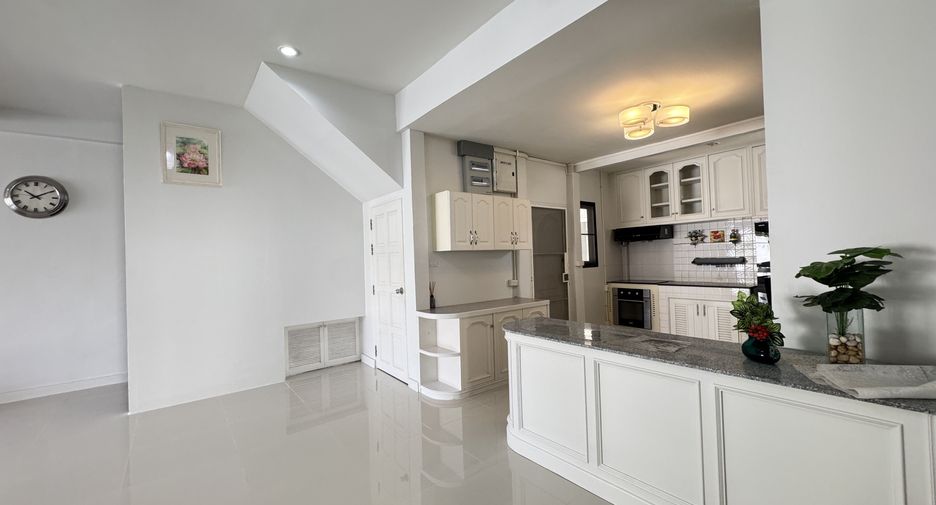 For rent 3 ベッドルーム house in Watthana, Bangkok
