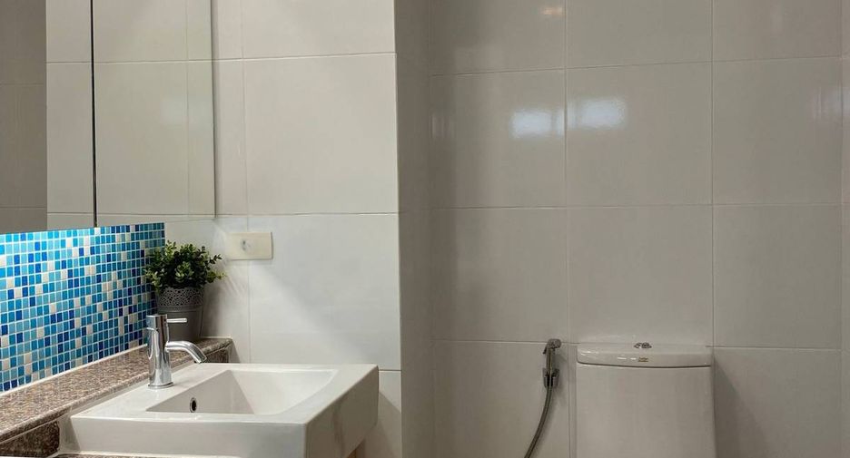 For sale 3 bedrooms condo in Phra Khanong, Bangkok
