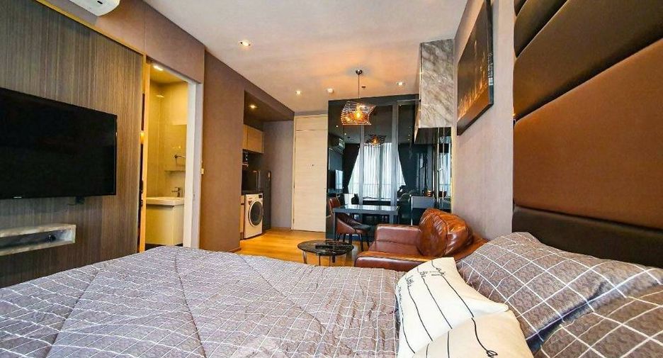 For sale 1 bed condo in Khlong Toei, Bangkok
