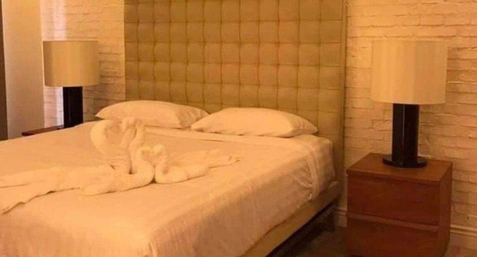 For rent 3 bedrooms condo in Watthana, Bangkok