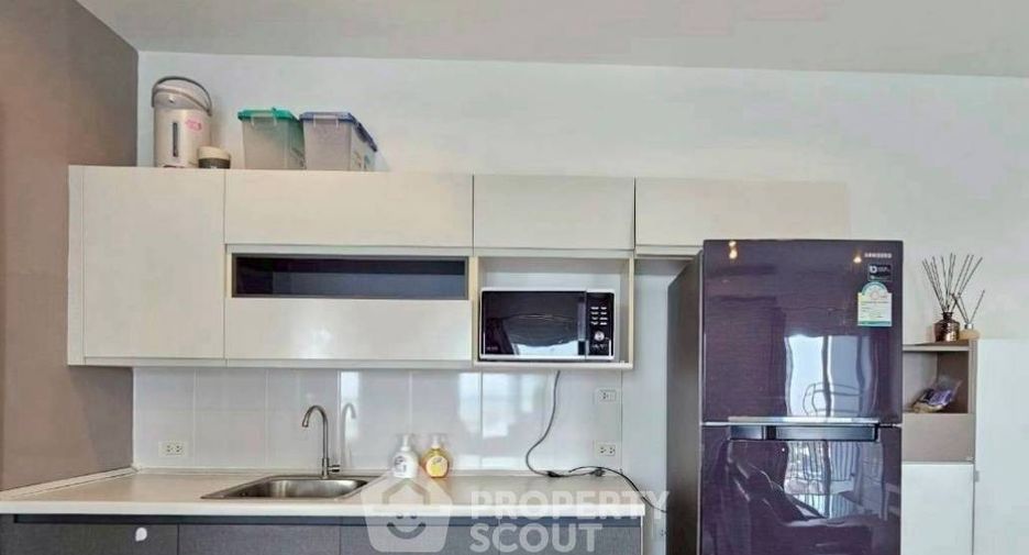 For rent 2 bedrooms condo in Thon Buri, Bangkok