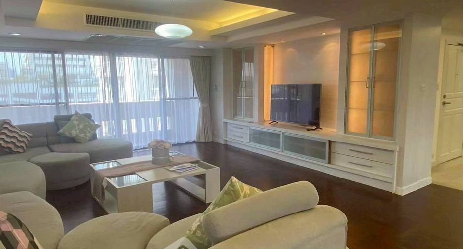For rent 4 bedrooms apartment in Watthana, Bangkok