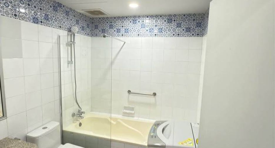 For rent 3 bedrooms condo in Watthana, Bangkok