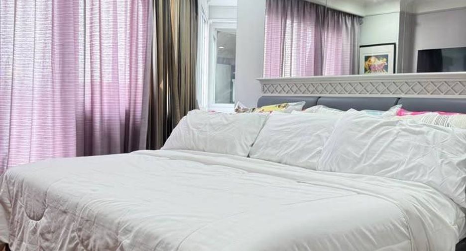 For rent 3 bedrooms condo in Watthana, Bangkok