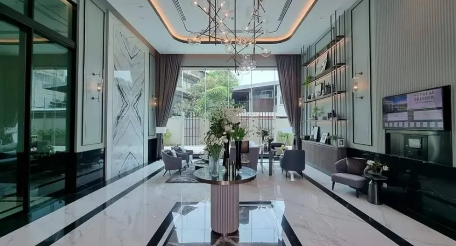 For rent 3 ベッドルーム condo in Phaya Thai, Bangkok