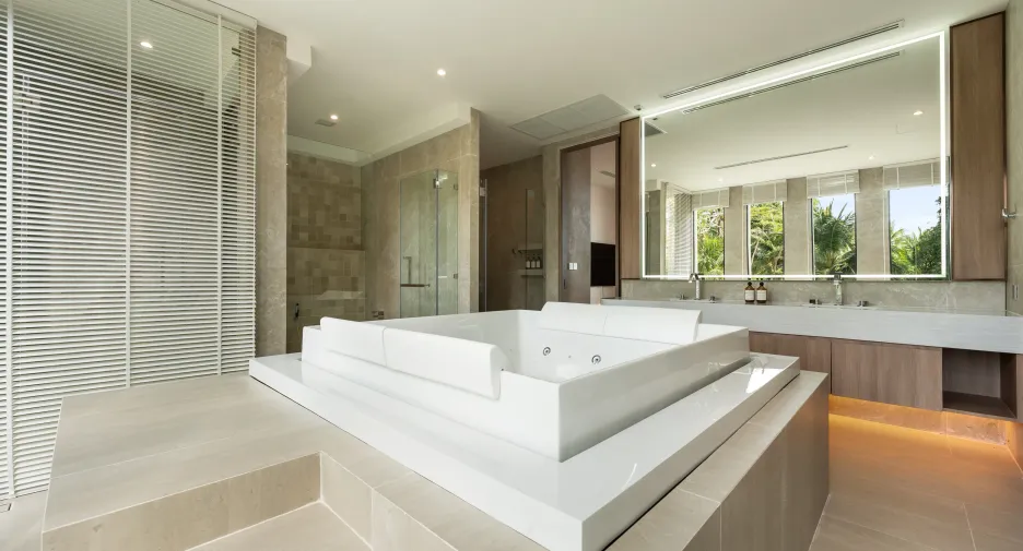 Villa zum Kauf mit 6 Zimmer in Kathu, Phuket