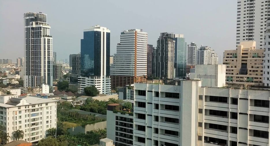 For rent 2 bedrooms condo in Watthana, Bangkok