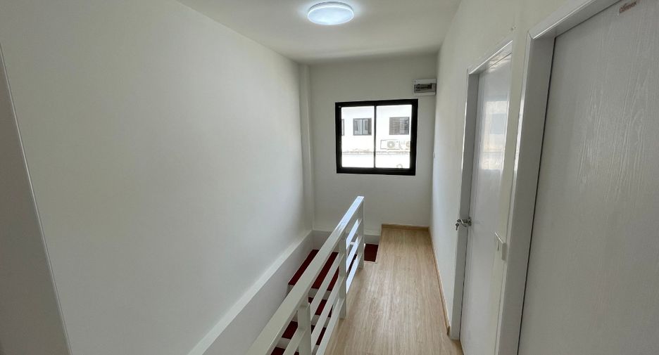 For sale 3 bedrooms townhouse in Prawet, Bangkok