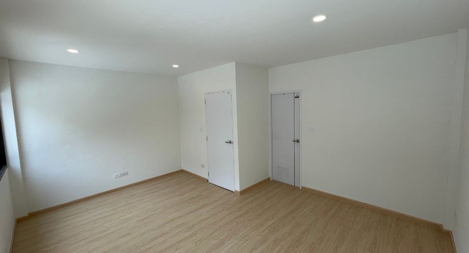 For sale 3 bedrooms townhouse in Prawet, Bangkok