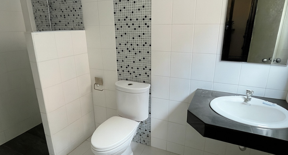 À vendre 1 chambre maison à Mueang Chon Buri, Chonburi
