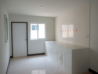 出售 2 卧室 独立屋 在 Nikhom Phatthana, Rayong