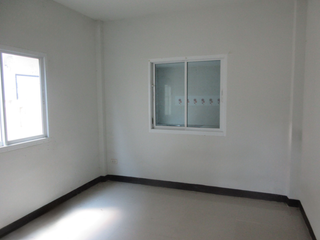出售 2 卧室 独立屋 在 Nikhom Phatthana, Rayong