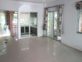 For sale 3 bedrooms townhouse in Nong Khaem, Bangkok