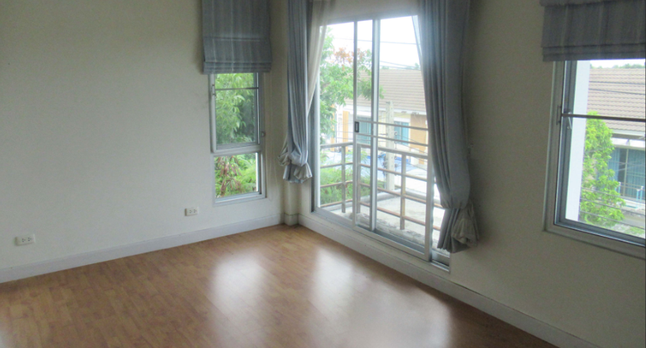 For sale 3 bedrooms townhouse in Nong Khaem, Bangkok