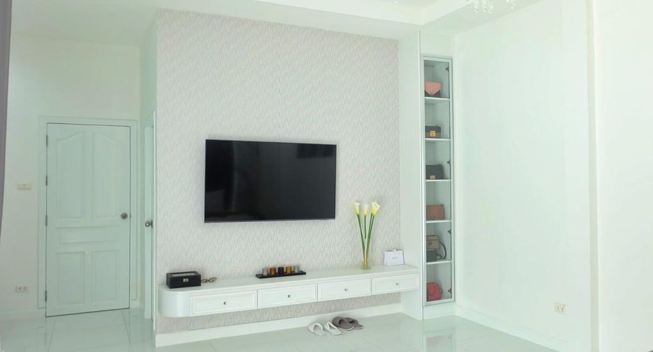 For rent 3 bedrooms villa in Bang Lamung, Chonburi