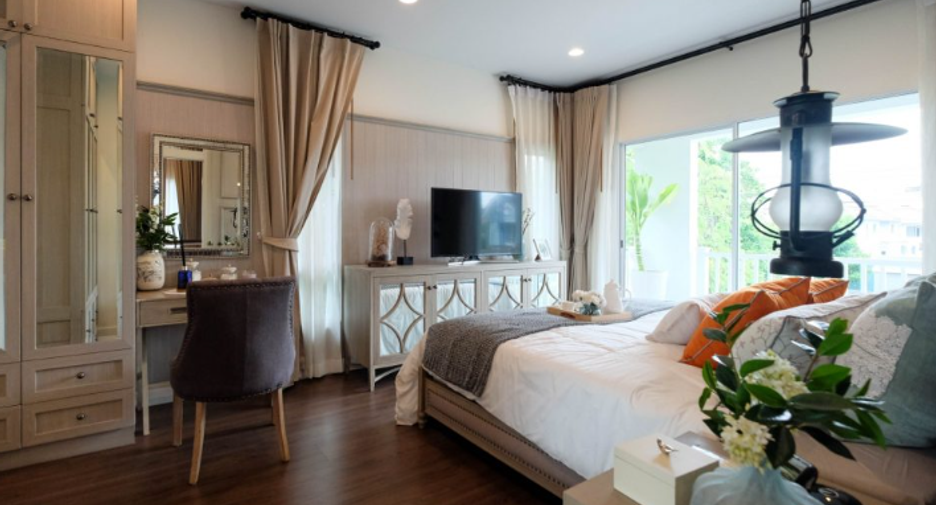 For sale 5 bedrooms house in Khlong Sam Wa, Bangkok