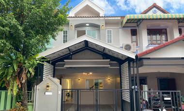 À vendre 3 chambres maison de ville à Khlong Sam Wa, Bangkok