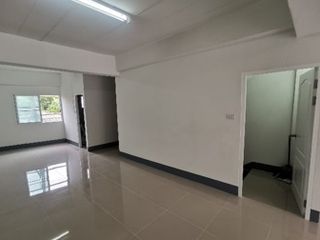For sale 1 bed retail Space in Saraphi, Chiang Mai