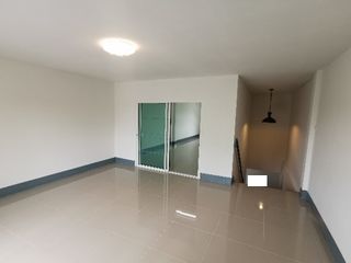 For sale 1 bed retail Space in Saraphi, Chiang Mai