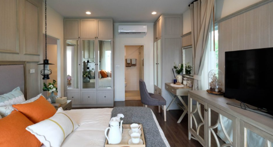 For sale 5 bedrooms house in Khlong Sam Wa, Bangkok