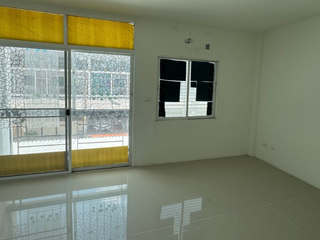 For sale 3 ベッドルーム townhouse in Pluak Daeng, Rayong