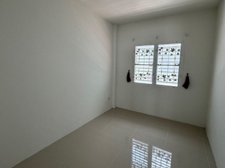 For sale 3 ベッドルーム townhouse in Pluak Daeng, Rayong