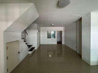 For sale 3 ベッドルーム townhouse in Pluak Daeng, Rayong