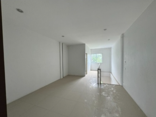 À vendre 2 chambres local commercial à Mueang Rayong, Rayong