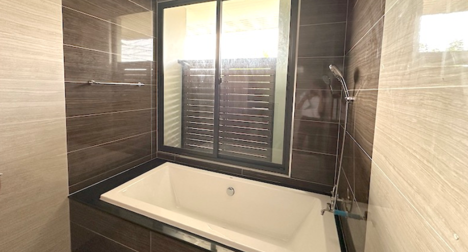 For sale 4 bedrooms house in Mueang Nakhon Ratchasima, Nakhon Ratchasima