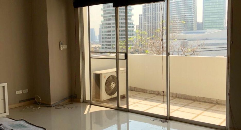For rent 2 bedrooms condo in Watthana, Bangkok
