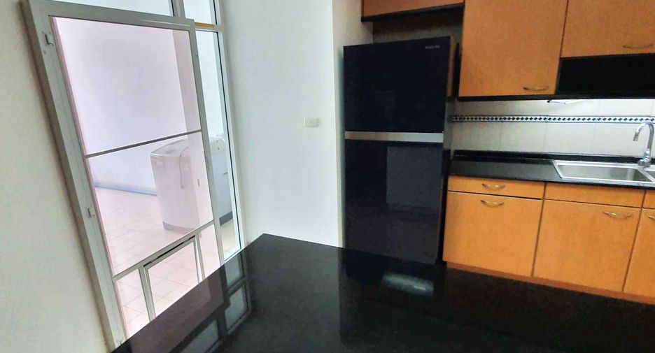For rent 3 bedrooms condo in Watthana, Bangkok