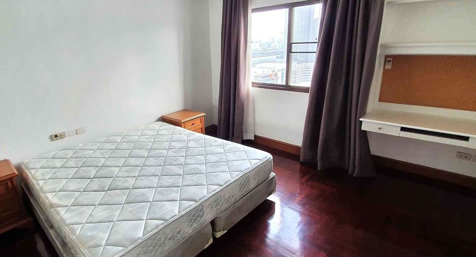 For rent 3 bedrooms condo in Watthana, Bangkok