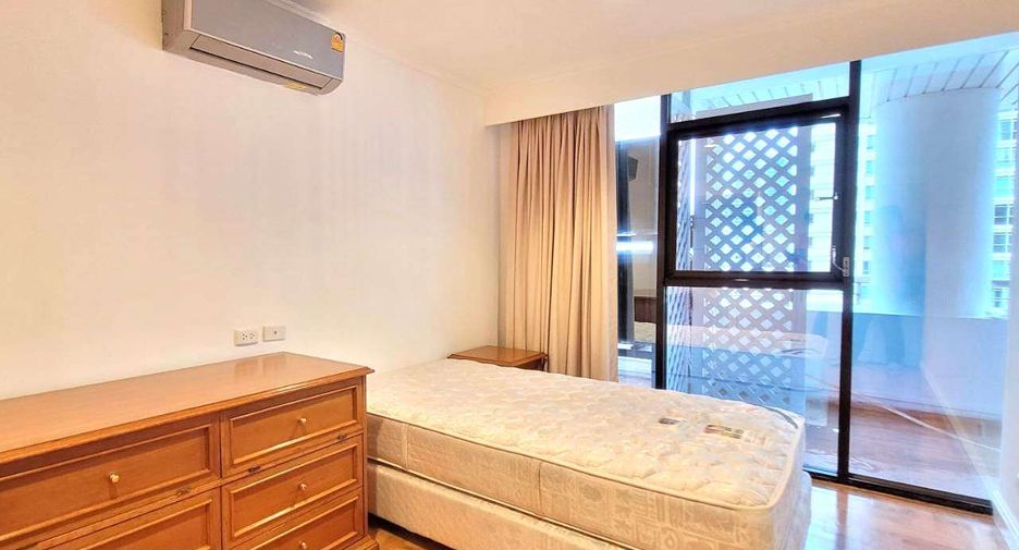 For rent 3 bedrooms condo in Watthana, Bangkok