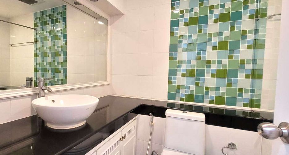 For rent 3 bedrooms condo in Watthana, Bangkok