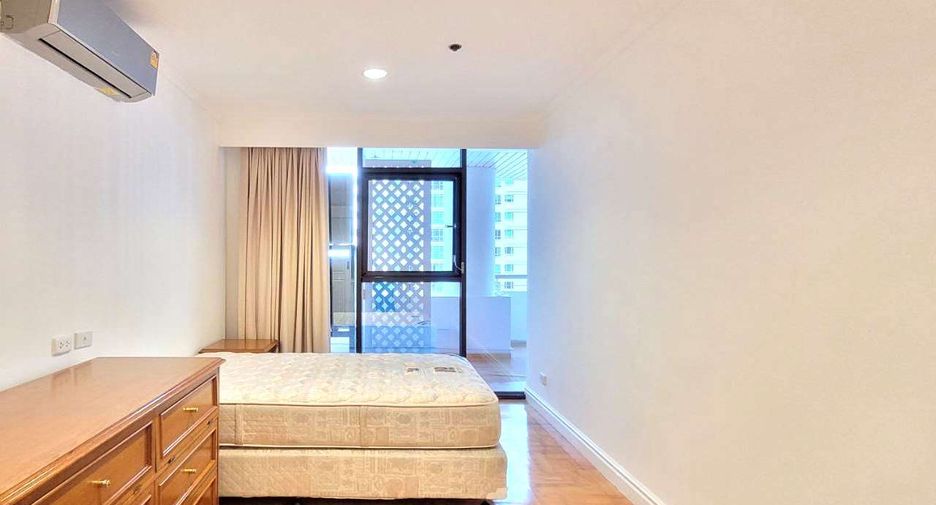 For rent 3 bedrooms condo in Watthana, Bangkok