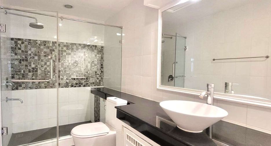 For rent 3 bedrooms condo in Watthana, Bangkok