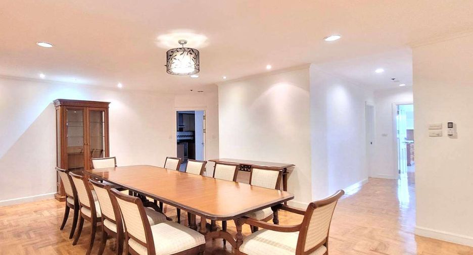 For rent 3 bedrooms condo in Watthana, Bangkok